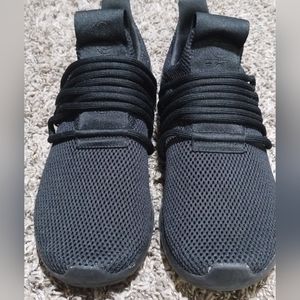 Adidas tennis shoes size 9